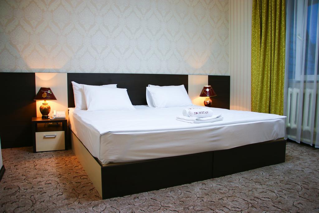 Tourasia Hotel Бишкек Экстерьер фото