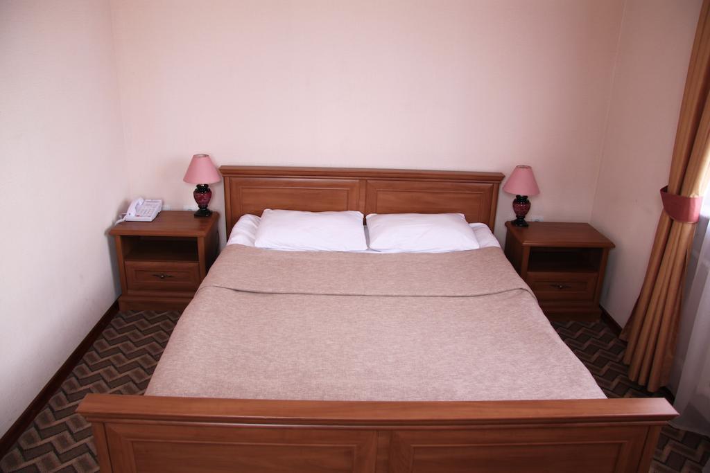 Tourasia Hotel Бишкек Номер фото