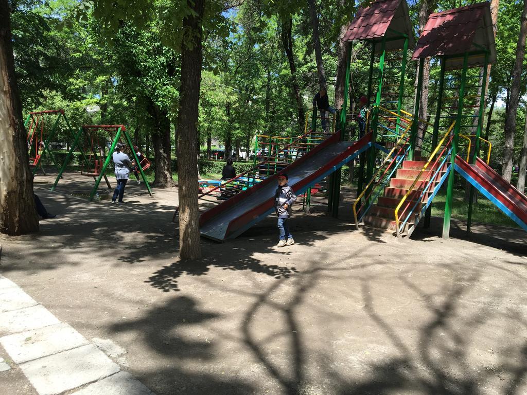 Tourasia Hotel Бишкек Экстерьер фото