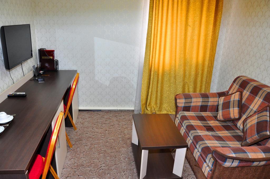 Tourasia Hotel Бишкек Экстерьер фото