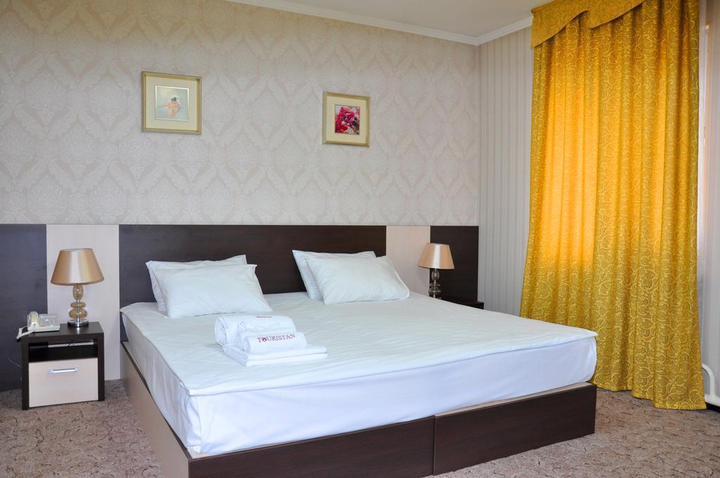 Tourasia Hotel Бишкек Экстерьер фото